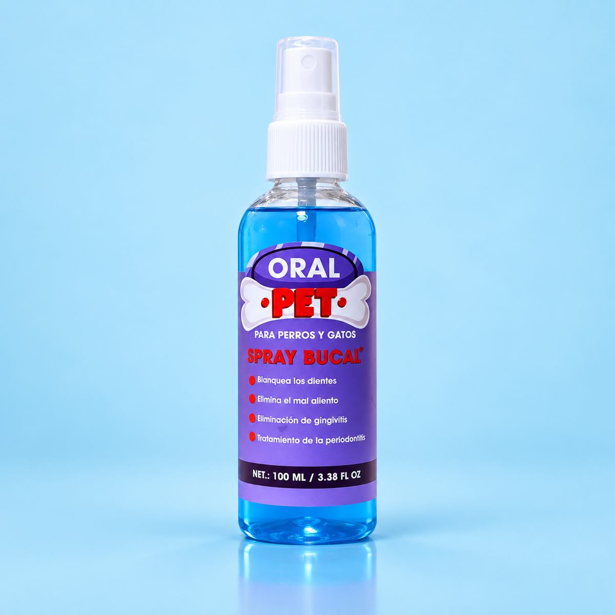 Spray bucal OralPet para perros y gatos sobre fondo celeste